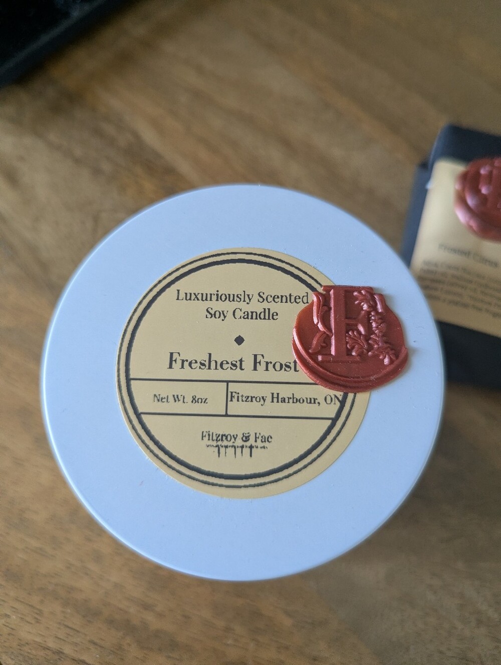 Freshest Frost Luxuriously Scented Soy Candle - Cream with Red Seal